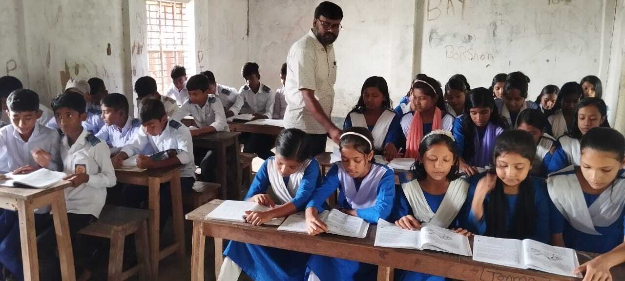 শ্রেণি কক্ষে পাঠদান